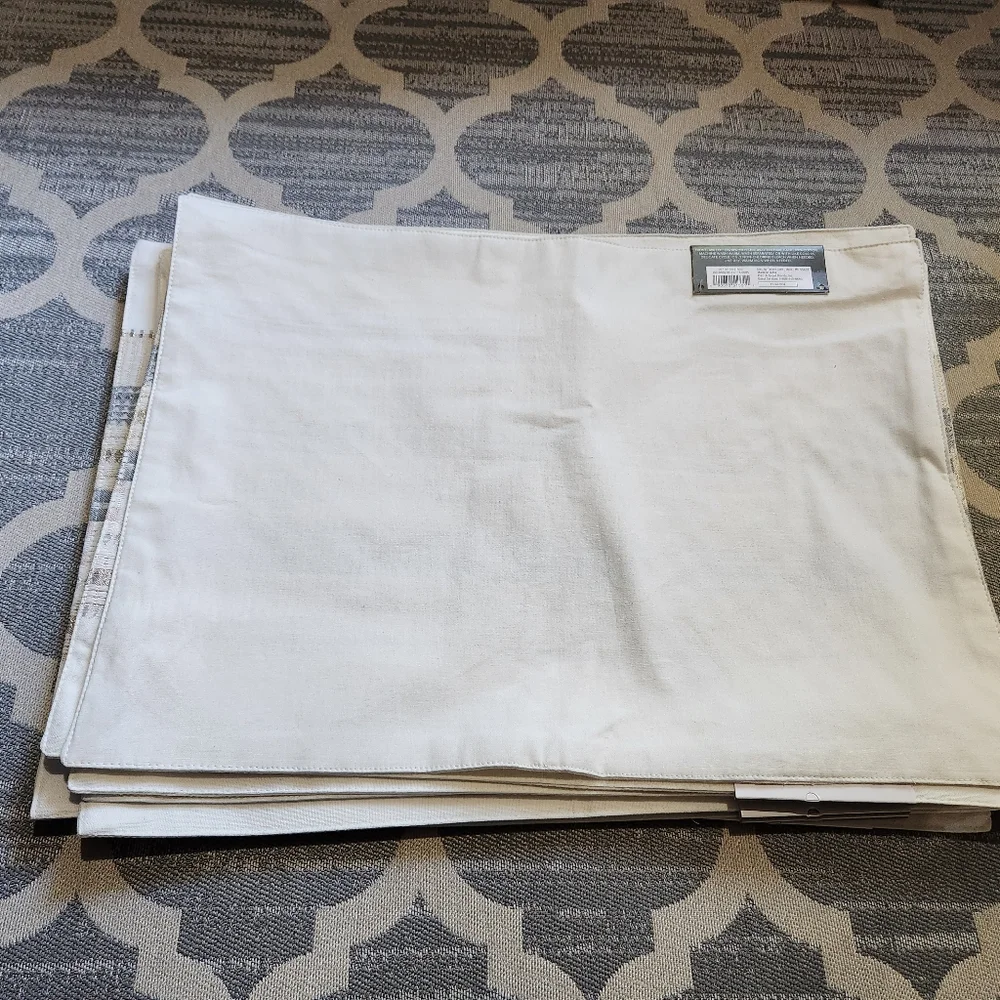 NEW Threshold Placemats machine washable (bundle of 8) off-white